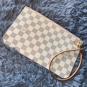 Louis Vuitton clutch SOLD❗️❗️